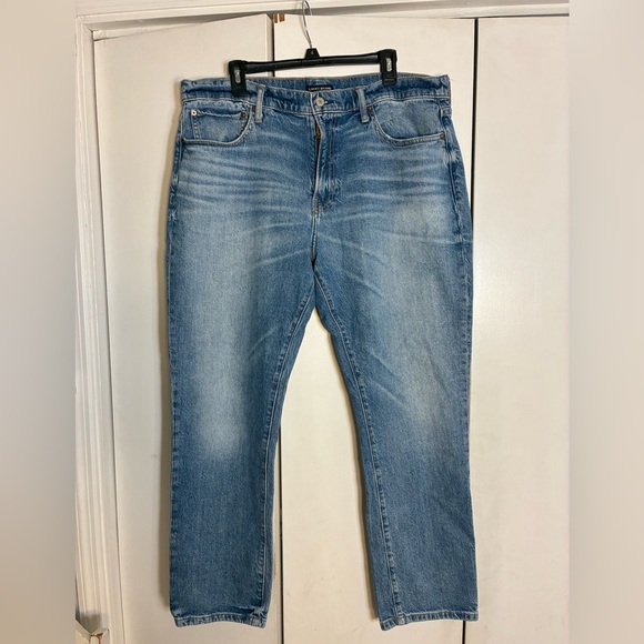 Lucky Brand Jeans Mens 38x30 Blue 223 Straight Mid Rise Med Wash Casual Grunge - Picture 1 of 12